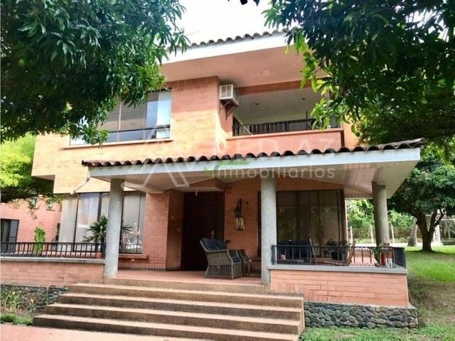 Casa en arriendo Risaralda Pereira Pereira 400 m2 Habitaciones 4 Baños 8 Garajes 12 Precio $8270000