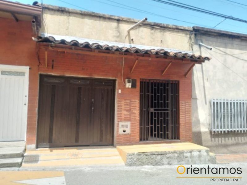 Casa en venta Antioquia Medellín Miraflores 220 m2 Habitaciones 9 Baños 6 Garajes 2 Precio $620000000