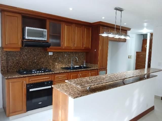 Casa en arriendo Antioquia Medellín Altos Del Poblado 228 m2 Habitaciones 3 Baños 6 Garajes 3 Precio $8500000