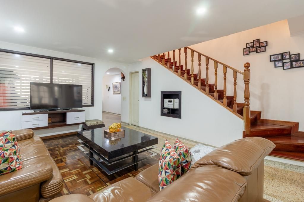 Casa en arriendo Cundinamarca Bogotá Quinta Paredes 190 m2 Habitaciones 3 Baños 3 Garajes 3 Precio $5500000