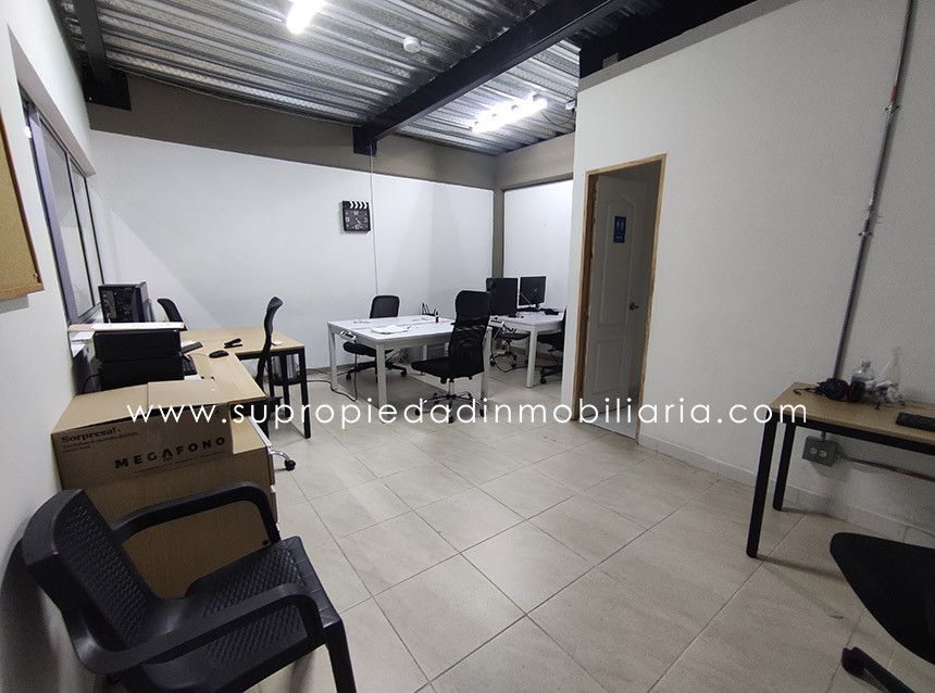 Oficina en arriendo Antioquia Itagüí La Esmeralda 250 m2 Habitaciones 0 Baños 4 Garajes 4 Precio $12000000