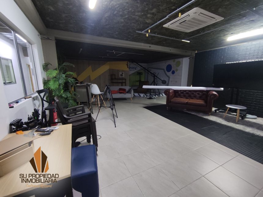 Oficina en arriendo Antioquia Itagüí La Esmeralda 250 m2 Habitaciones 0 Baños 4 Garajes 4 Precio $12000000