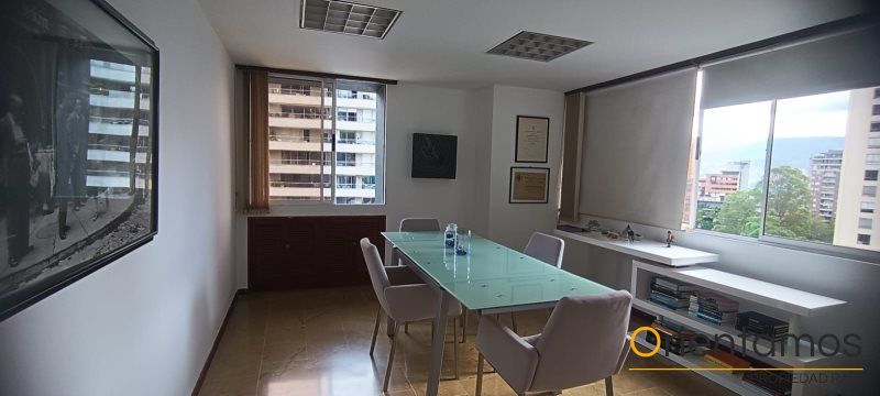 Oficina en arriendo Antioquia Medellín Santa Teresita 57 m2 Habitaciones 0 Baños 2 Garajes 0 Precio $3800000