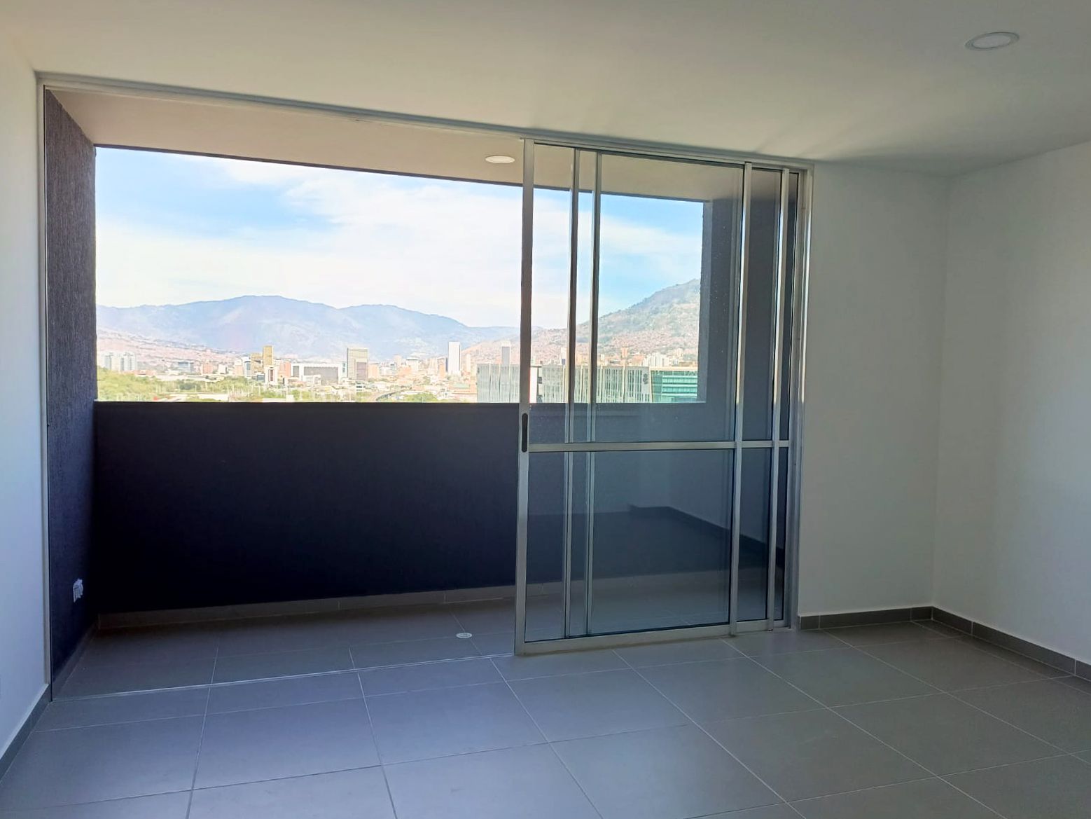 Apartamento en arriendo Antioquia Medellín Santa Fe 74 m2 Habitaciones 3 Baños 2 Garajes 2 Precio $3200000