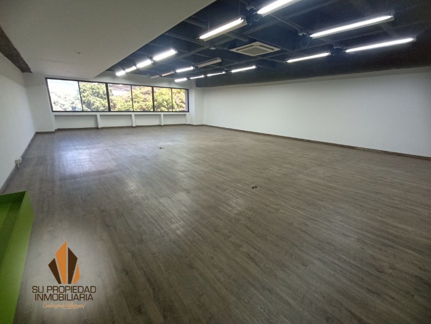 Local en arriendo Antioquia Itagüí La Esmeralda 659 m2 Habitaciones 0 Baños 2 Garajes 3 Precio $33000000