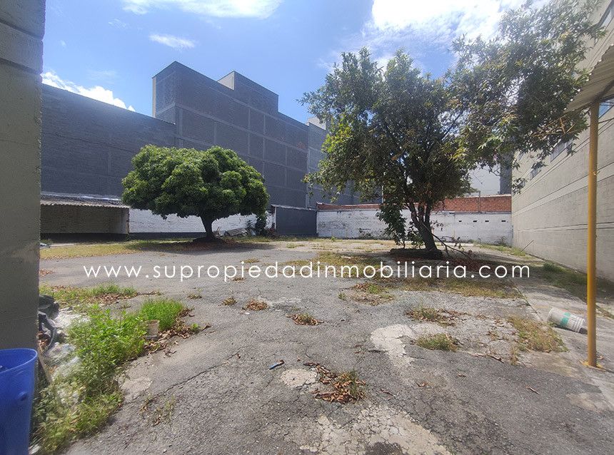 Oficina en arriendo Antioquia Itagüí Los Naranjos 100 m2 Habitaciones 0 Baños 2 Garajes 1 Precio $15000000