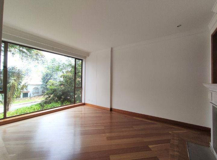 Apartamento en venta Cundinamarca Bogotá Santa Ana Oriental 220 m2 Habitaciones 3 Baños 4 Garajes 3 Precio $2390000000