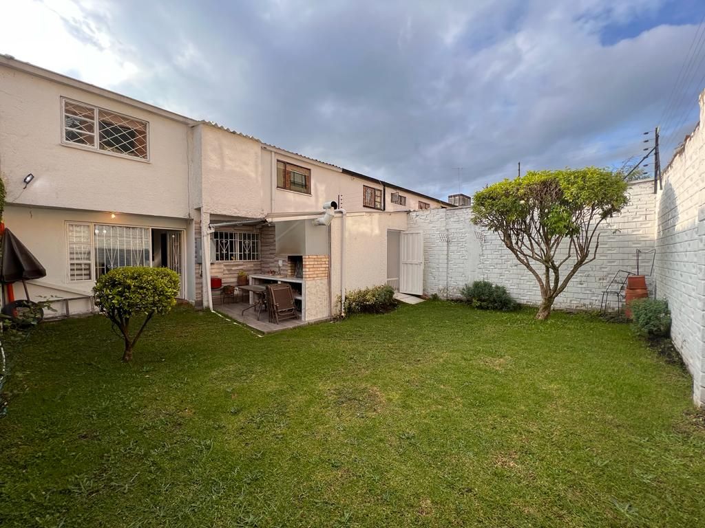 Casa en venta Cundinamarca Bogotá Las Villas 340 m2 Habitaciones 4 Baños 4 Garajes 4 Precio $1200000000