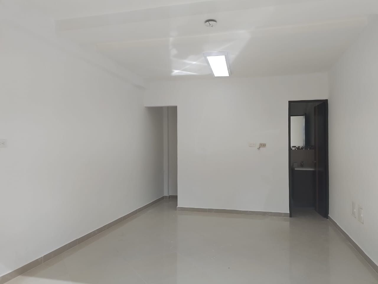 Local en arriendo Antioquia Medellín Medellín 28 m2 Habitaciones 0 Baños 0 Garajes 1 Precio $2300000