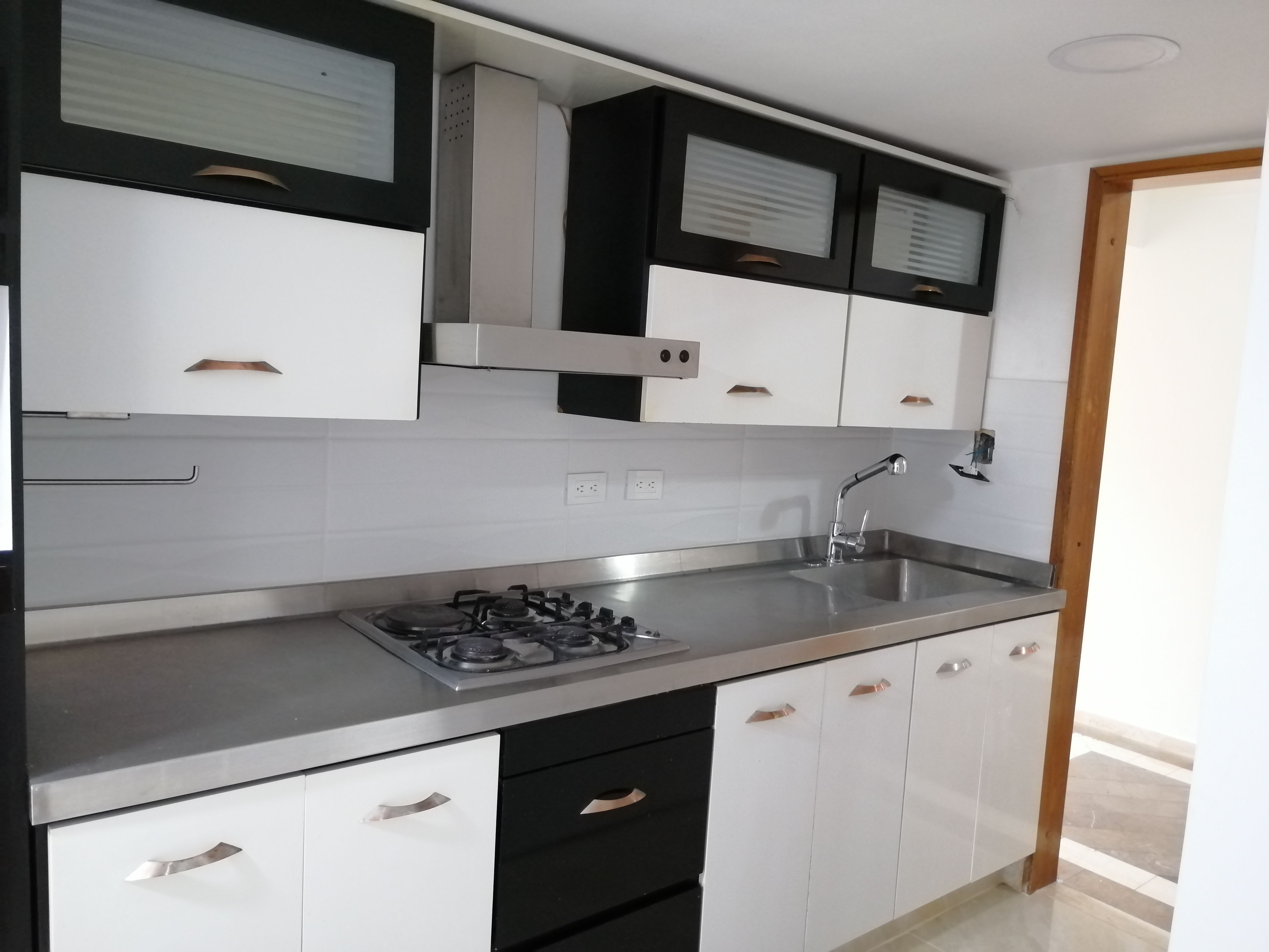 Apartamento en arriendo Risaralda Pereira Los Angeles 130 m2 Habitaciones 3 Baños 4 Garajes 2 Precio $2850000