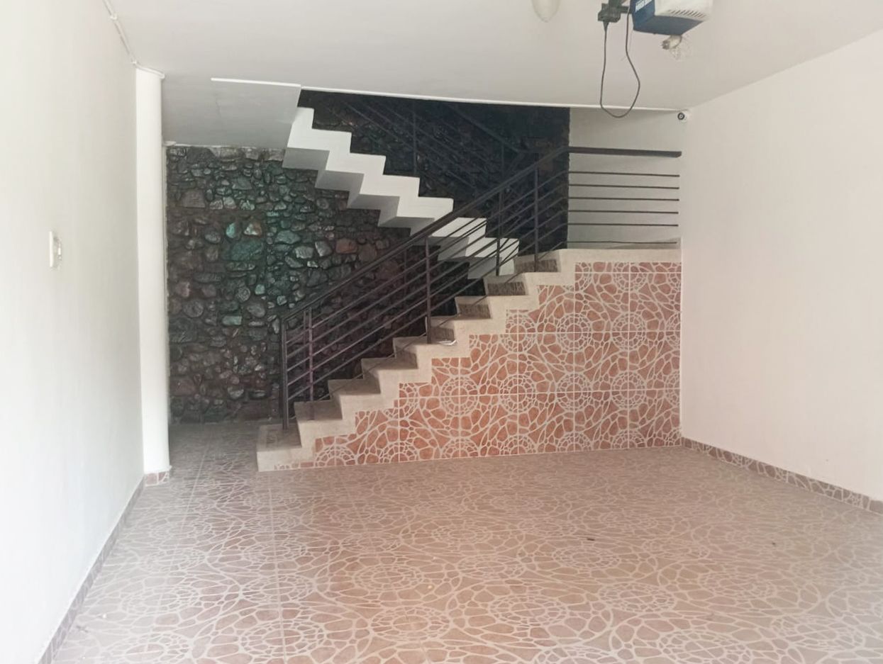 Casa en arriendo o venta Antioquia Medellín Los Conquistadores 240 m2 Habitaciones 5 Baños 2 Garajes 2 Precio venta $2000000000 Precio arriendo $7200000