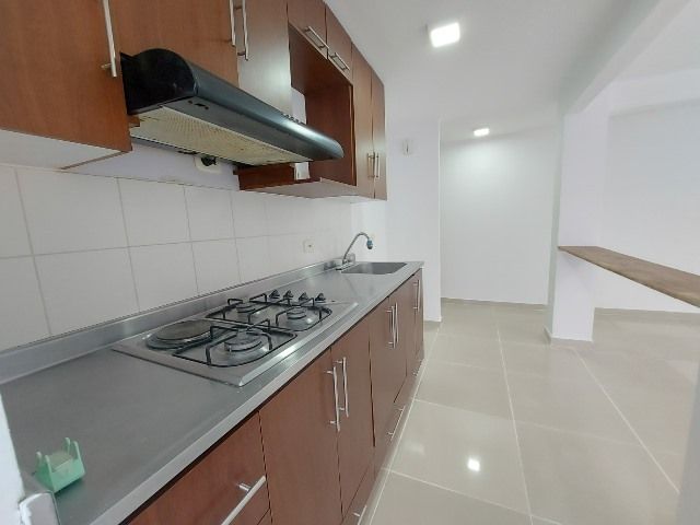 Apartamento en arriendo Antioquia Medellín Castropol 74 m2 Habitaciones 3 Baños 2 Garajes 2 Precio $3100000