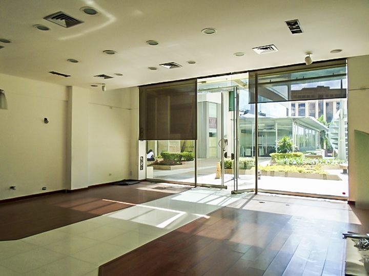 Local en arriendo o venta Antioquia Medellín El Poblado 78 m2 Habitaciones 0 Baños 0 Garajes 1 Precio venta $1300000000 Precio arriendo $9300000