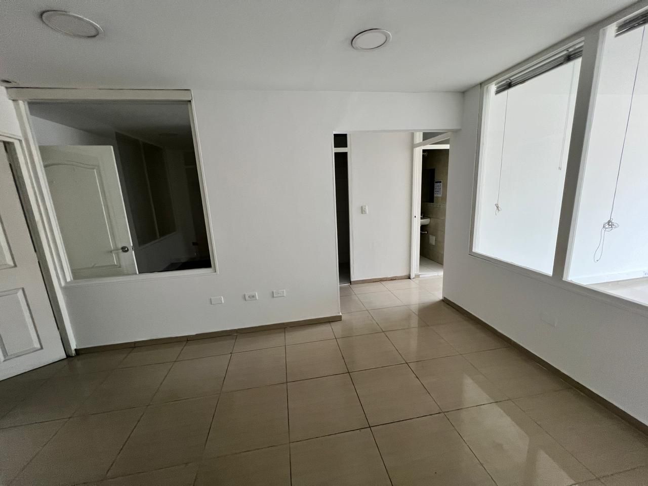 Bodega en arriendo o venta Cundinamarca Bogotá San Jose De La Granja 2000 m2 Habitaciones 0 Baños 6 Garajes 5 Precio venta $5000000000 Precio arriendo $30000000