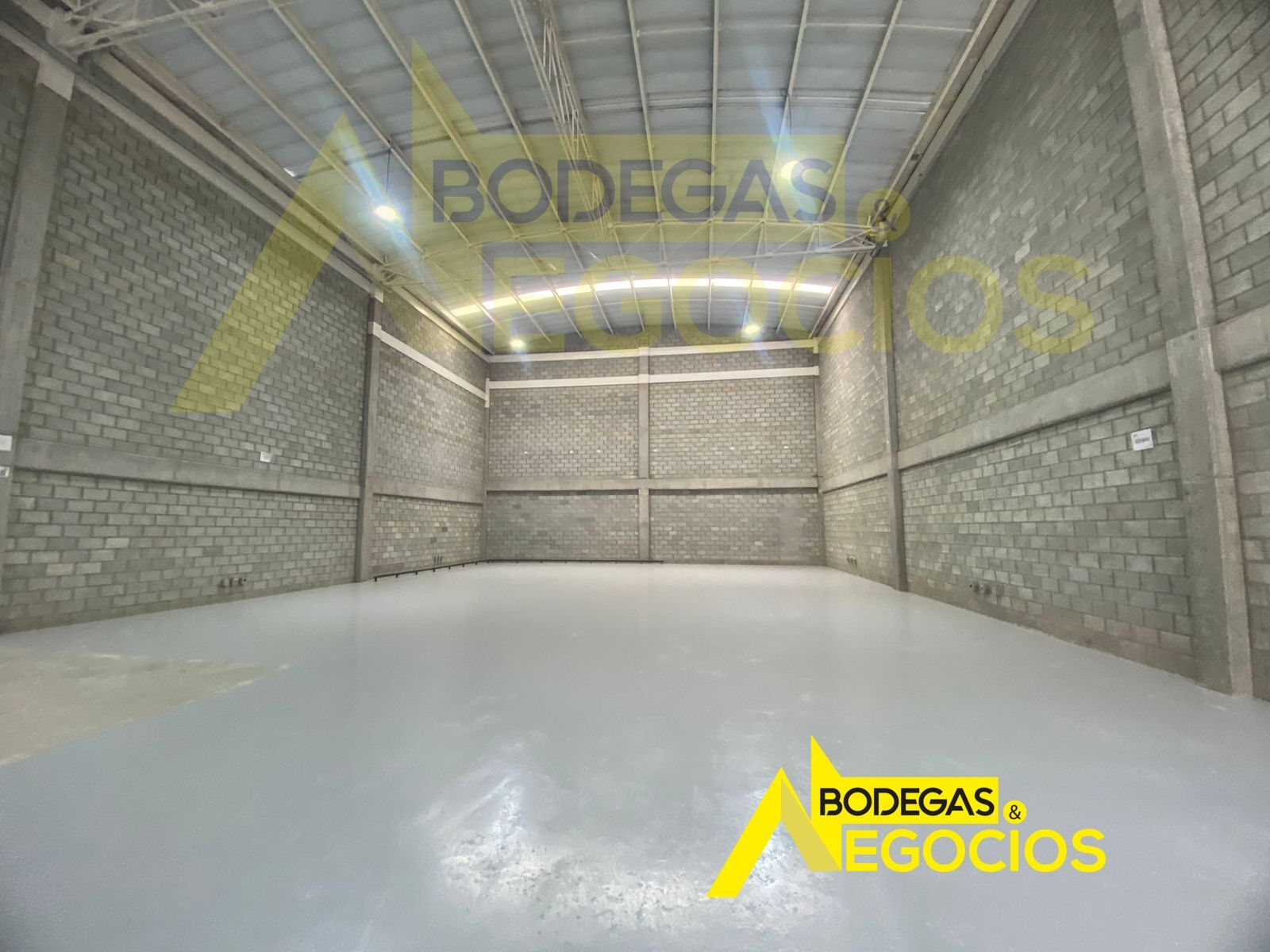 Bodega en arriendo Antioquia Rionegro Santa Ana 586 m2 Habitaciones 0 Baños 2 Garajes 3 Precio $15500000