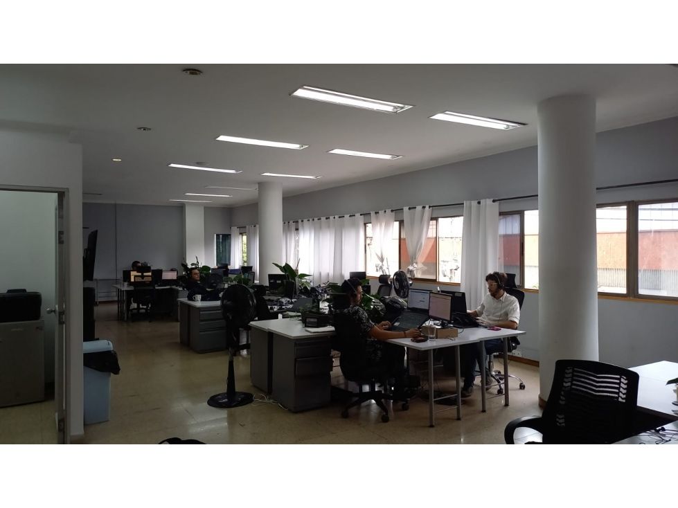 Oficina en arriendo Antioquia Medellín Guayabal 225 m2 Habitaciones 0 Baños 3 Garajes 1 Precio $10600000
