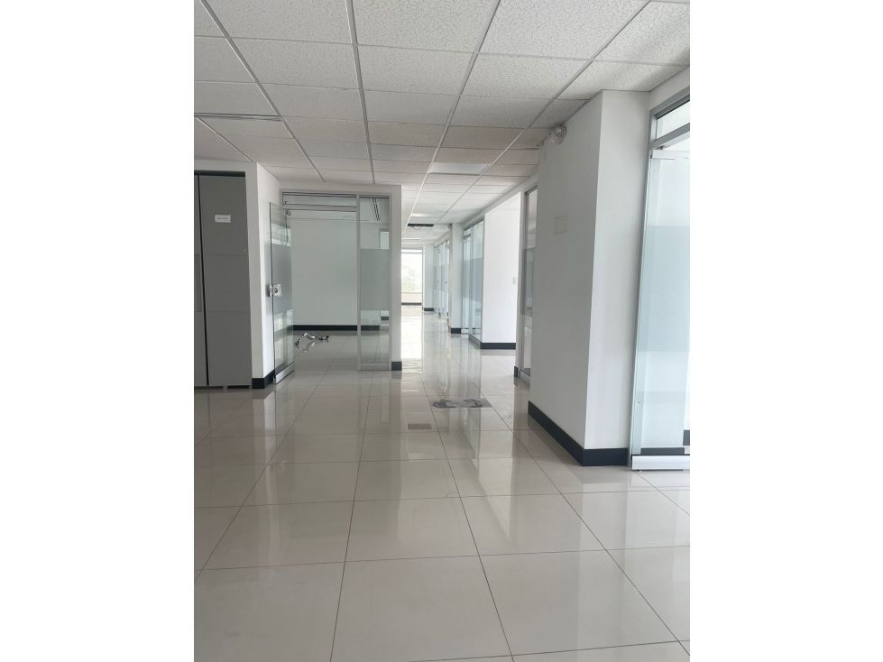Oficina en arriendo Antioquia Medellín Alejandria 360 m2 Habitaciones 0 Baños 2 Garajes 10 Precio $30000000