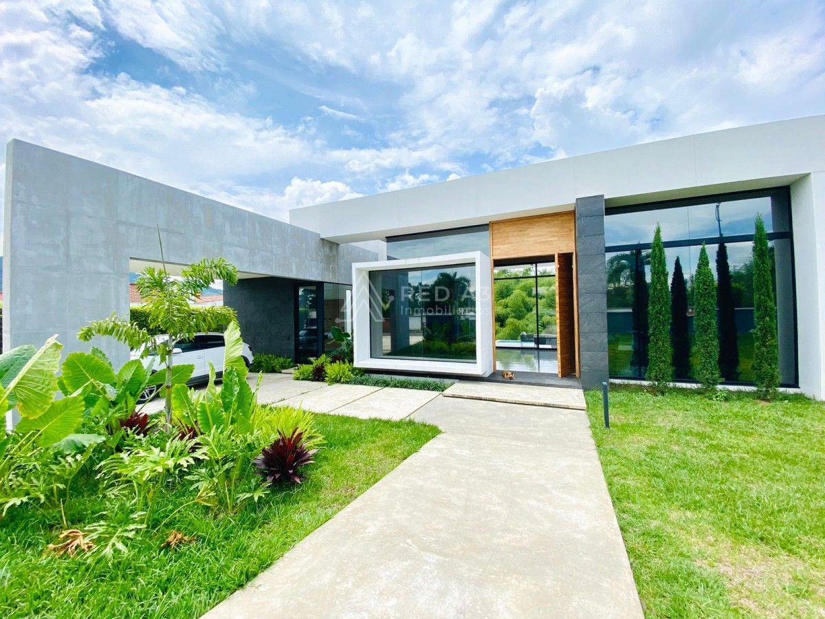 Casa en venta Risaralda Pereira Pereira 395 m2 Habitaciones 3 Baños 13 Garajes 4 Precio $2990000000