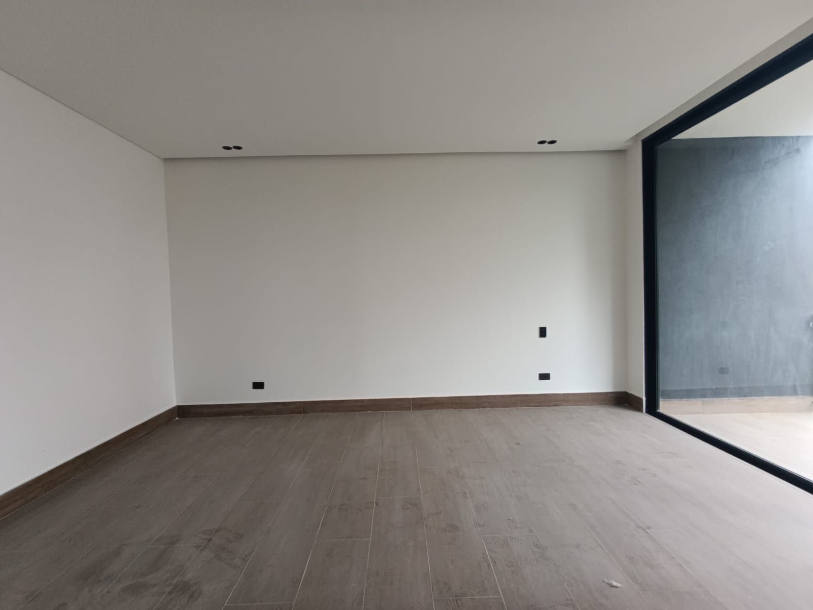 Casa en arriendo o venta Antioquia Medellín El Tesoro 440 m2 Habitaciones 4 Baños 8 Garajes 5 Precio venta $4000000000 Precio arriendo $19000000