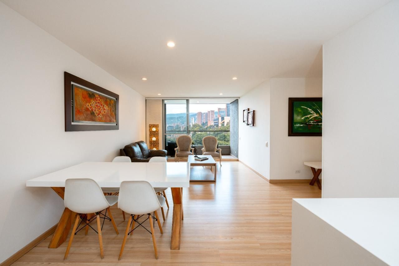 Apartamento en arriendo Antioquia Medellín Los Naranjos 95 m2 Habitaciones 3 Baños 2 Garajes 2 Precio $8000000
