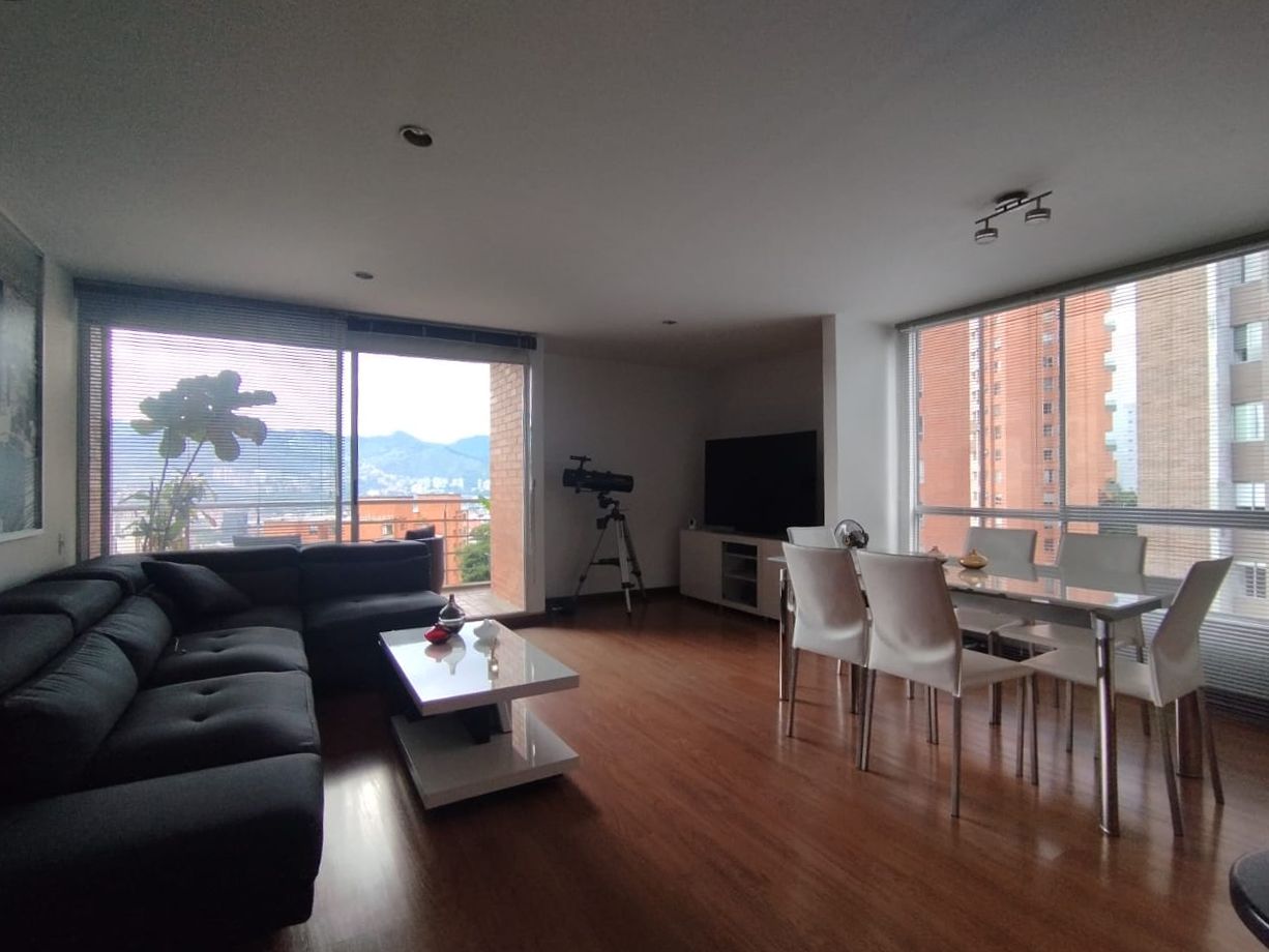 Apartamento en arriendo Antioquia Medellín La Linde 98 m2 Habitaciones 2 Baños 2 Garajes 3 Precio $5600000