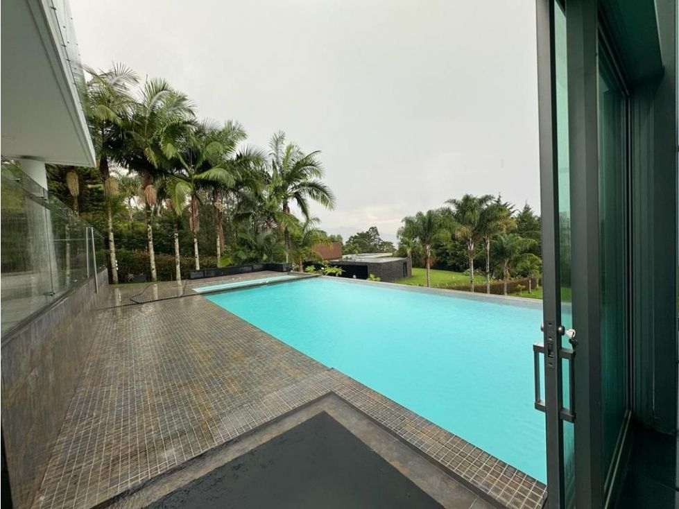 Casa en arriendo o venta Antioquia Medellín El Castillo 1100 m2 Habitaciones 5 Baños 5 Garajes 4 Precio venta $8900000000 Precio arriendo $70000000