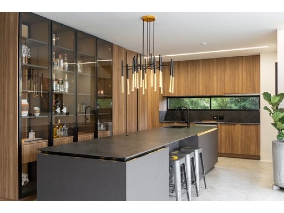Casa en arriendo o venta Antioquia Medellín Los Balsos No1 1100 m2 Habitaciones 5 Baños 6 Garajes 4 Precio venta $11000000000 Precio arriendo $61800000