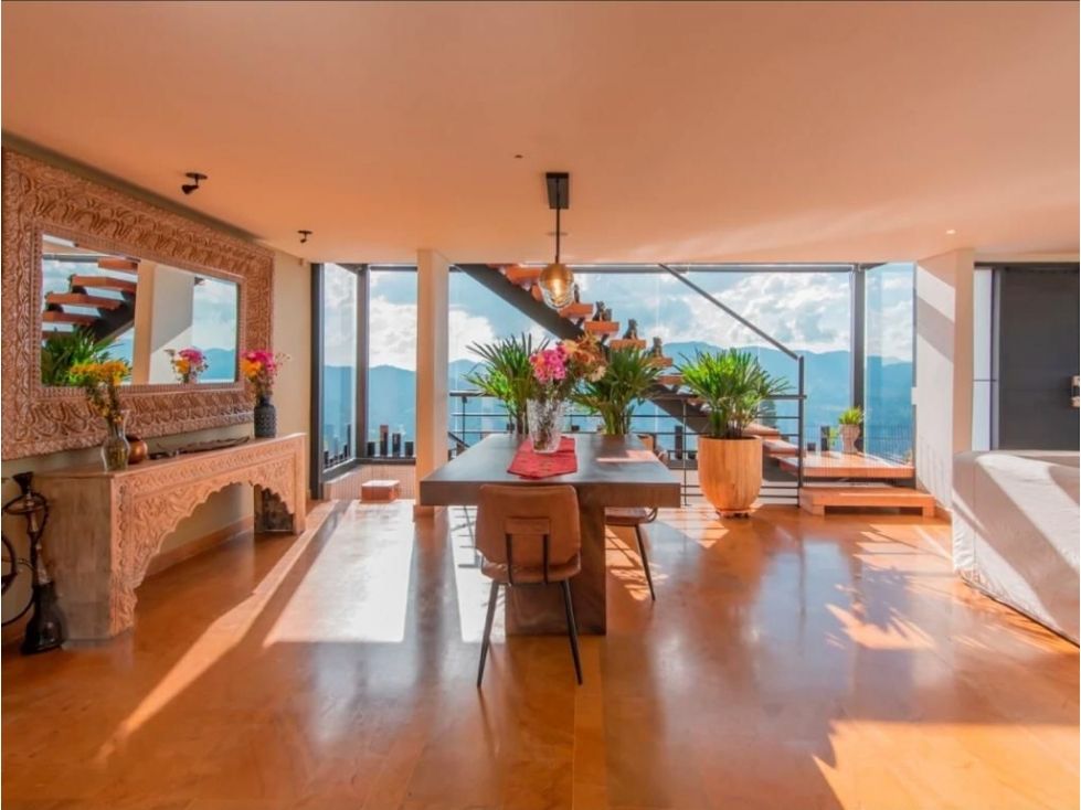 Casa en arriendo o venta Antioquia Medellín Altos Del Poblado 368 m2 Habitaciones 5 Baños 4 Garajes 2 Precio venta $3600000000 Precio arriendo $32660000