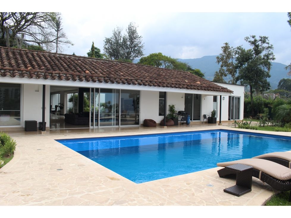 Casa en venta Antioquia Medellín 20 De Julio 485 m2 Habitaciones 5 Baños 6 Garajes 12 Precio $7500000000