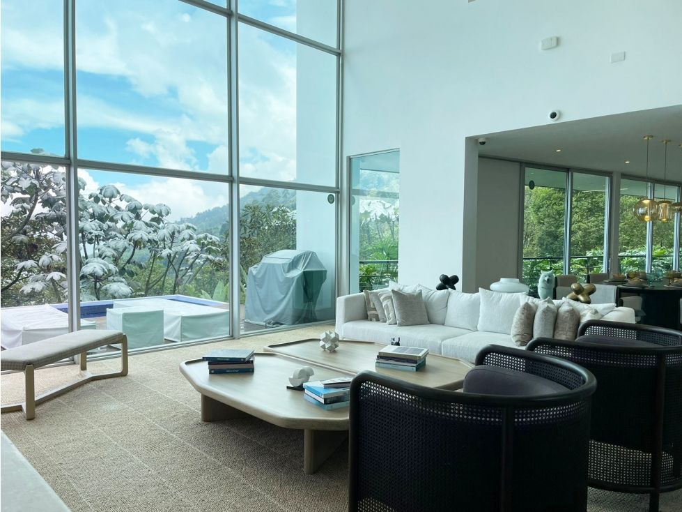 Casa en arriendo o venta Antioquia Medellín Las Lomas No2 536 m2 Habitaciones 3 Baños 5 Garajes 10 Precio venta $6400000000 Precio arriendo $38000000