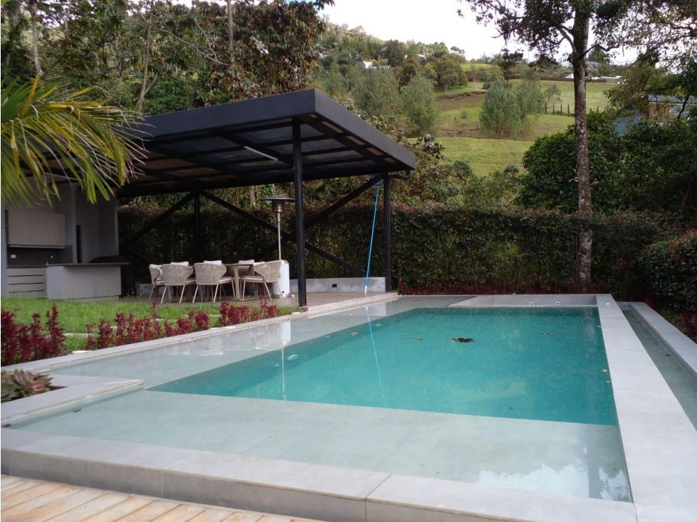 Casa en arriendo o venta Antioquia Medellín Medellín 500 m2 Habitaciones 4 Baños 5 Garajes 4 Precio venta $6000000000 Precio arriendo $30000000
