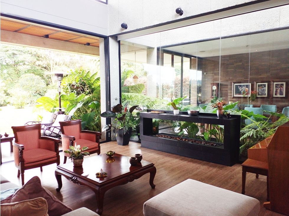 Casa en arriendo o venta Antioquia Medellín Las Lomas No2 455 m2 Habitaciones 3 Baños 4 Garajes 6 Precio venta $4800000000 Precio arriendo $28000000