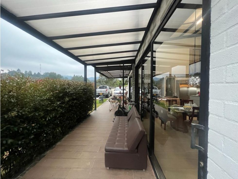 Casa en arriendo o venta Antioquia Medellín Las Lomas No2 292 m2 Habitaciones 5 Baños 6 Garajes 4 Precio venta $2600000000 Precio arriendo $15000000