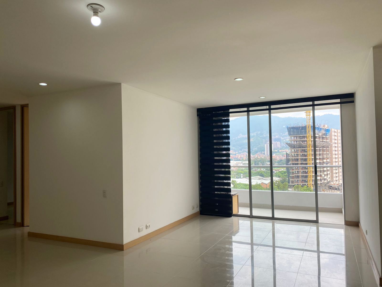 Apartamento en arriendo Antioquia Envigado Jardines 97 m2 Habitaciones 3 Baños 2 Garajes 3 Precio $4150000