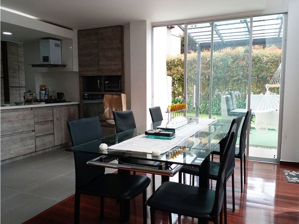 Casa en arriendo o venta Antioquia Medellín Veinte De Julio 530 m2 Habitaciones 7 Baños 8 Garajes 7 Precio venta $2750000000 Precio arriendo $15500000