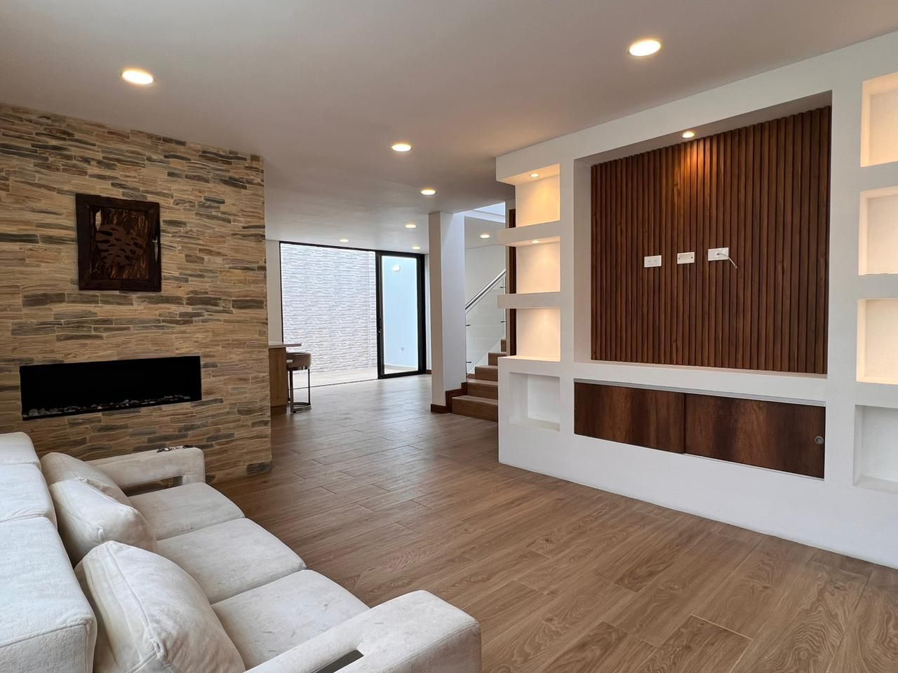 Casa en venta Antioquia Rionegro Gualanday 210 m2 Habitaciones 3 Baños 6 Garajes 3 Precio $1250000000