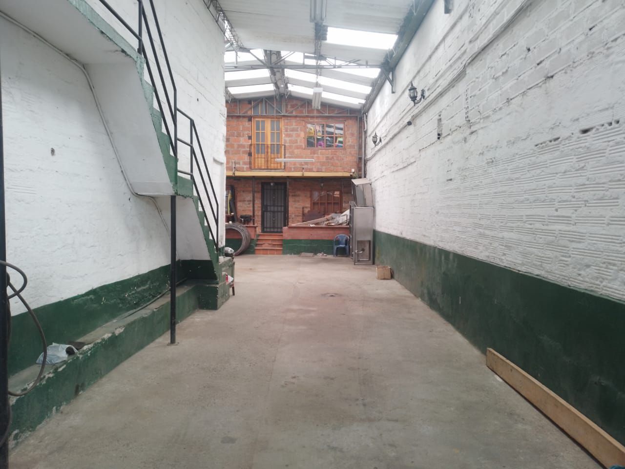 Bodega en arriendo o venta Antioquia Medellín San Bernardo 351 m2 Habitaciones 0 Baños 6 Garajes 1 Precio venta $1450000000 Precio arriendo $10000000