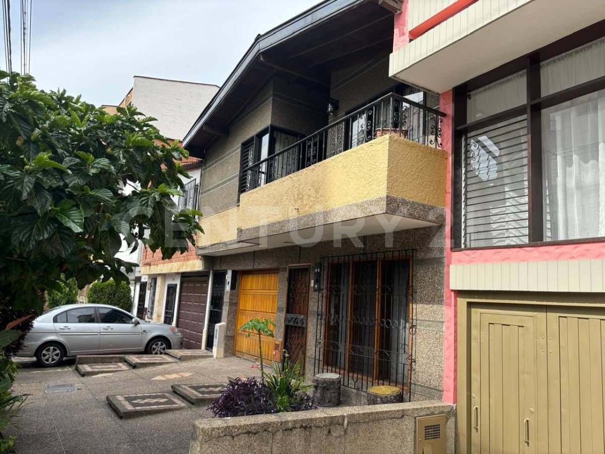 Casa en venta Antioquia Medellín Simon Bolivar 200 m2 Habitaciones 5 Baños 4 Garajes 0 Precio $720000000