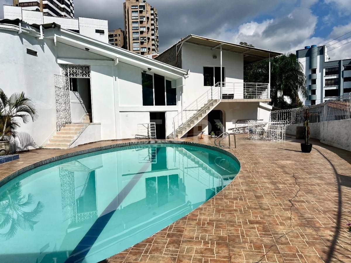 Casa en venta Valle Del Cauca Cali Cali 233 m2 Habitaciones 5 Baños 6 Garajes 2 Precio $1250000000