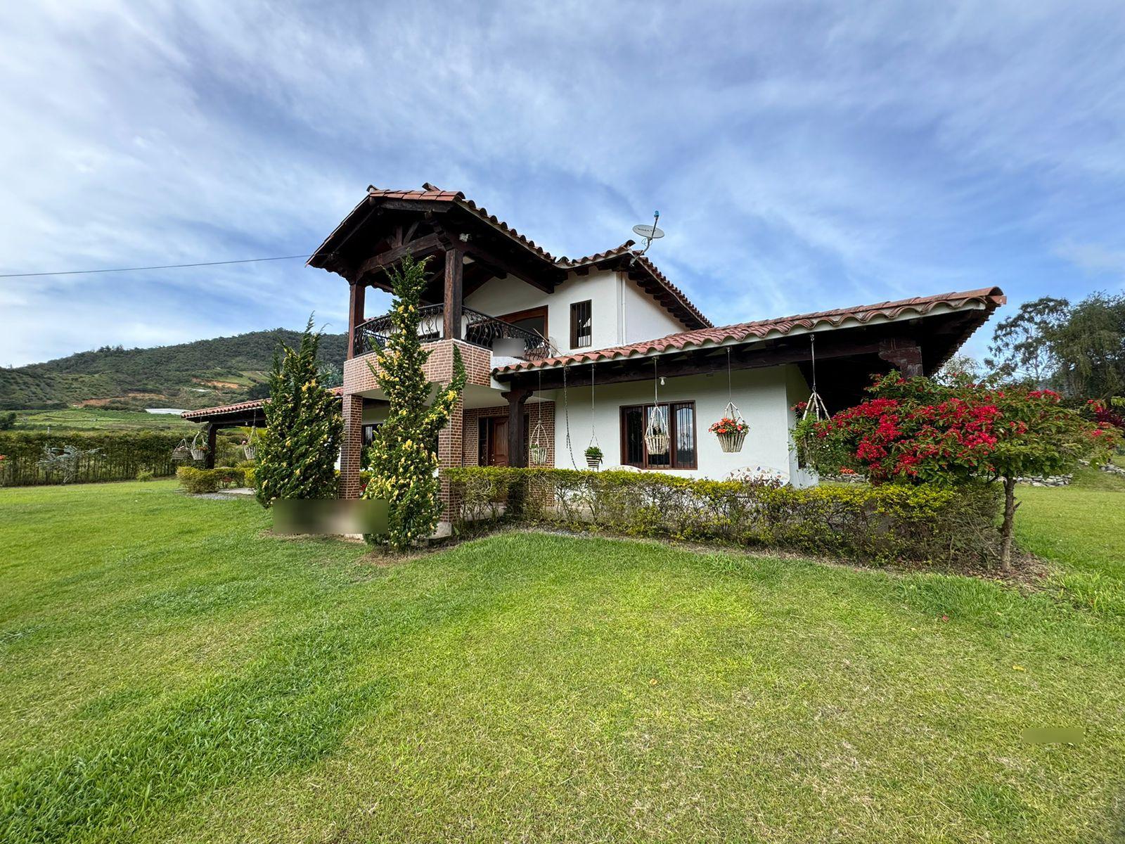 Finca en venta Antioquia El Carmen De Viboral La María 3200 m2 Habitaciones 3 Baños 2 Garajes 2 Precio $1250000000