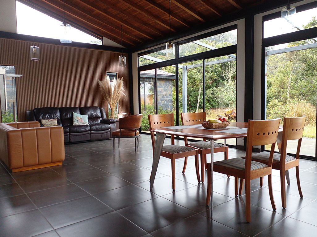 Casa en arriendo Antioquia Envigado Envigado 200 m2 Habitaciones 3 Baños 6 Garajes 7 Precio $15700000