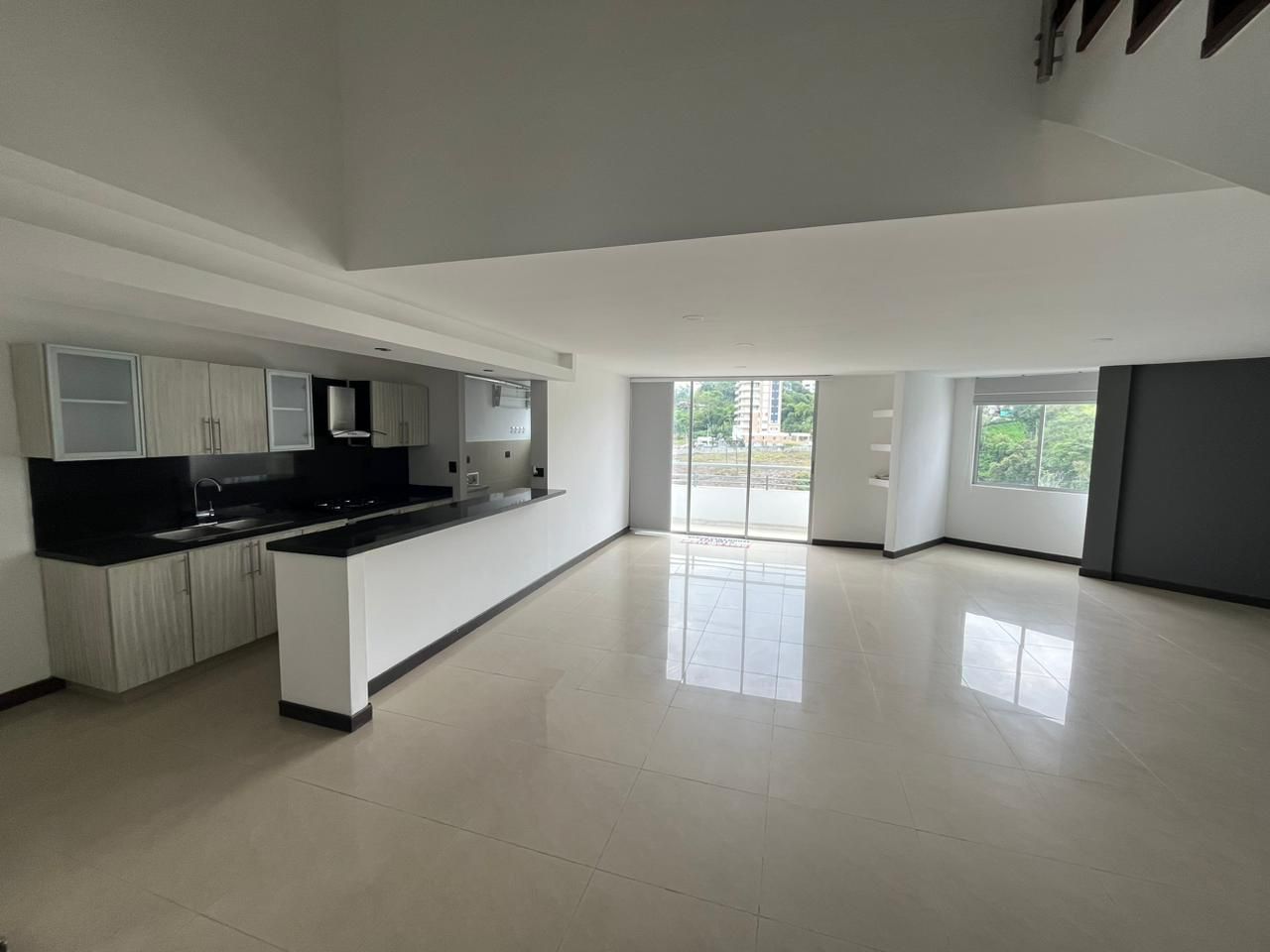 Apartamento en arriendo Risaralda Pereira Pinares 179 m2 Habitaciones 3 Baños 6 Garajes 3 Precio $7880000
