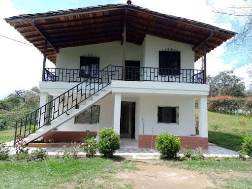 Finca en arriendo Antioquia Santa Bárbara Santa Bárbara 300 m2 Habitaciones 7 Baños 2 Garajes 5 Precio $4000000