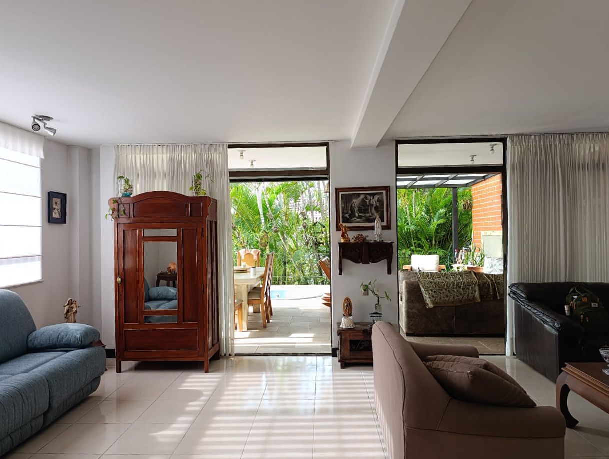 Casa en venta Antioquia Medellín El Tesoro 290 m2 Habitaciones 4 Baños 8 Garajes 3 Precio $1380000000