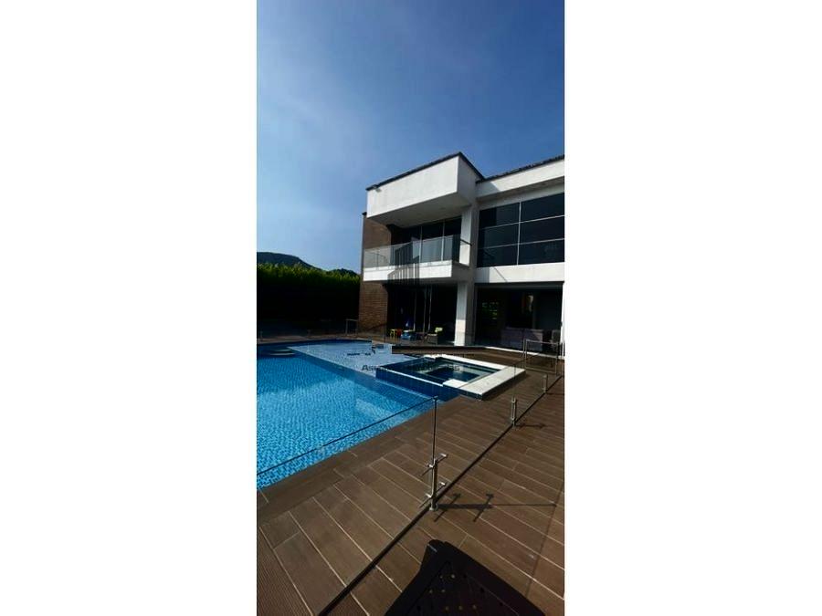 Casa Campestre en arriendo Risaralda Pereira Pereira 550 m2 Habitaciones 4 Baños 15 Garajes 14 Precio $9200000