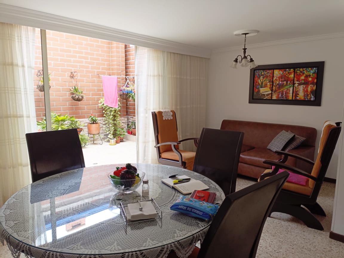 Casa en arriendo o venta Antioquia Medellín La Mota 116 m2 Habitaciones 3 Baños 4 Garajes 3 Precio venta $800000000 Precio arriendo $4300000