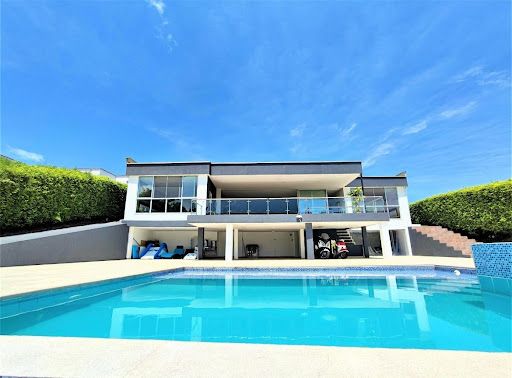 Casa en venta Risaralda Pereira Pereira 2350 m2 Habitaciones 8 Baños 8 Garajes 12 Precio $1950000000