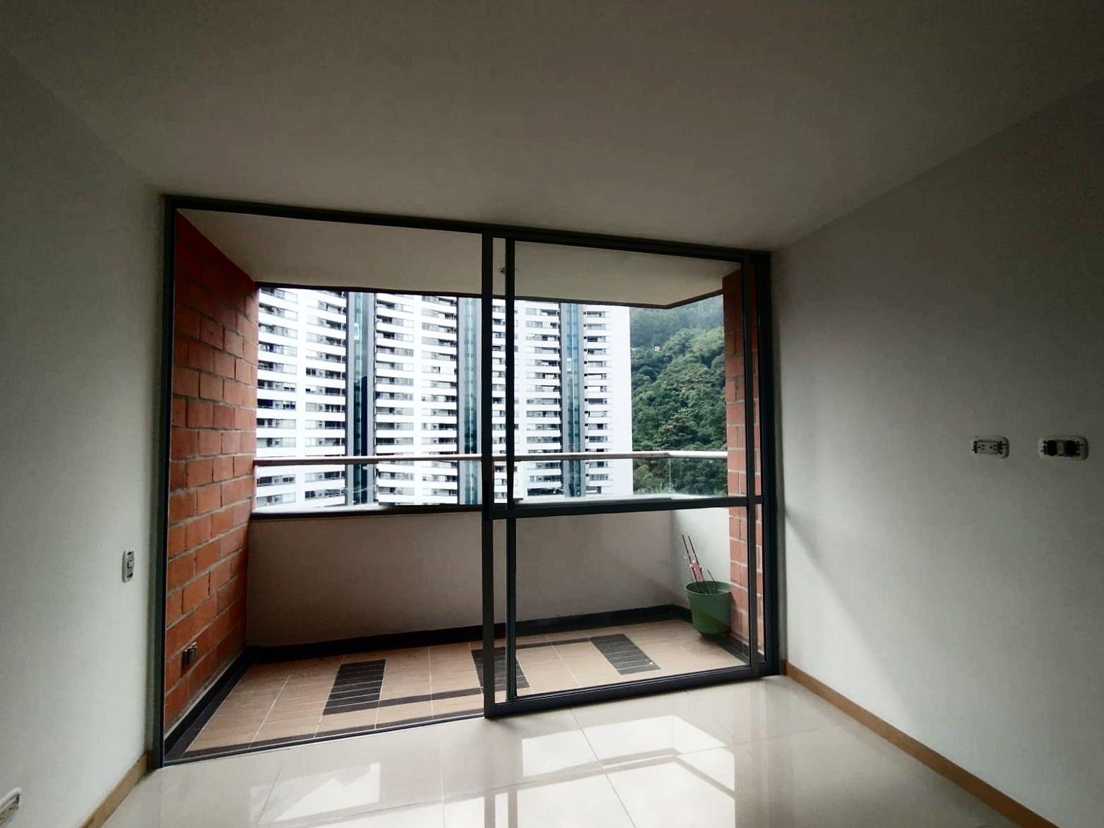 Apartamento en arriendo Antioquia Medellín Asomadera No2 79 m2 Habitaciones 3 Baños 2 Garajes 2 Precio $3500000