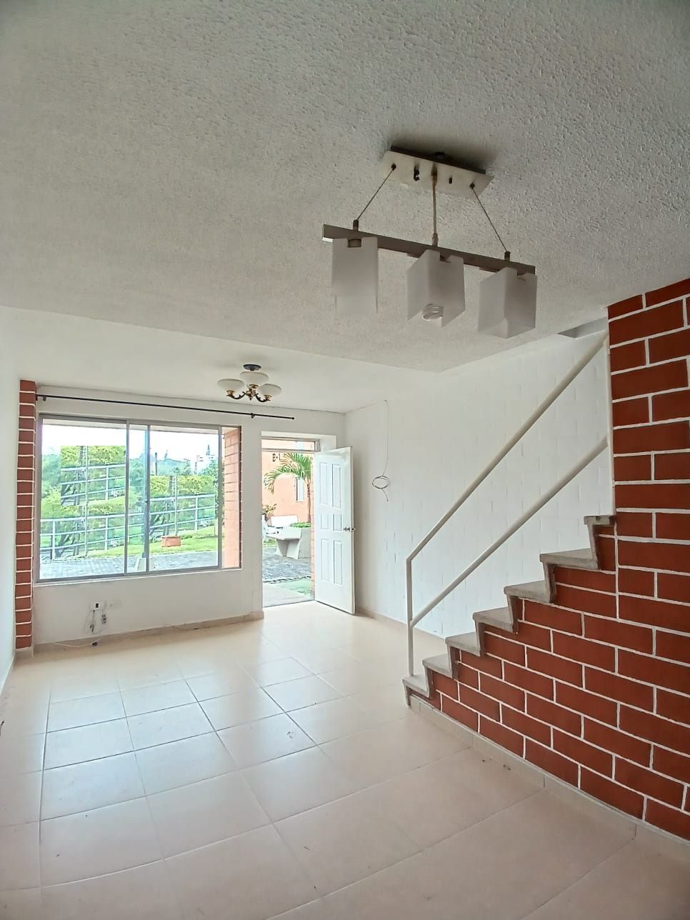Casa en arriendo o venta Risaralda Pereira Pereira 125 m2 Habitaciones 4 Baños 6 Garajes 2 Precio venta $315000000 Precio arriendo $1800000