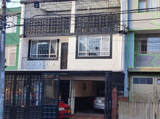 Casa en venta Cundinamarca Bogotá Serafina I Sector 254 m2 Habitaciones 8 Baños 3 Garajes 3 Precio $710000000